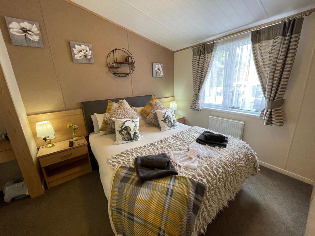 Rudd Lake Luxury Lakeside Lodge With Fishing & Hot Tub@Tattershall Exterior foto