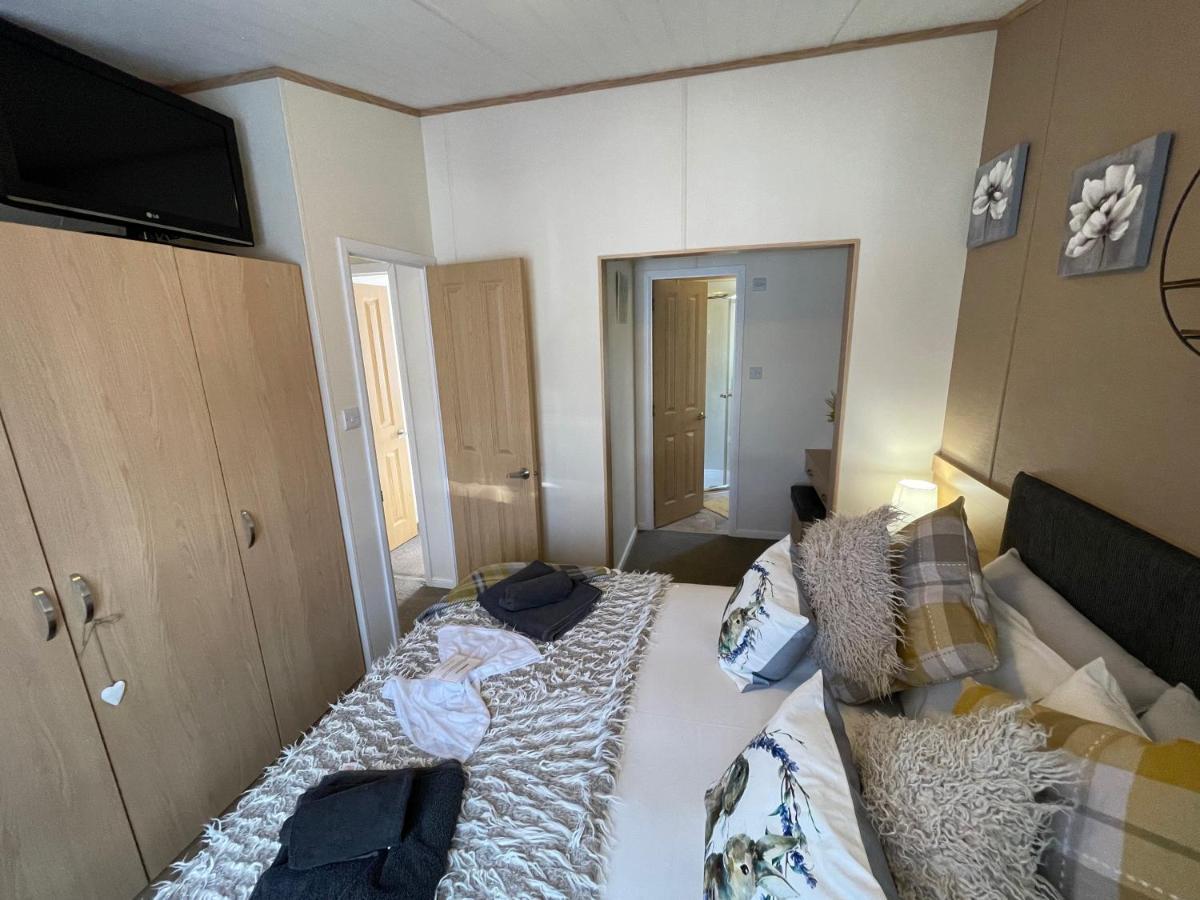 Rudd Lake Luxury Lakeside Lodge With Fishing & Hot Tub@Tattershall Exterior foto