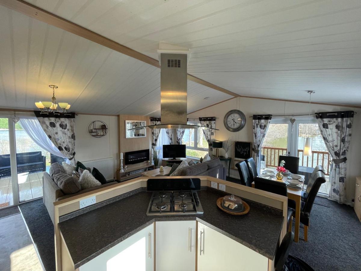 Rudd Lake Luxury Lakeside Lodge With Fishing & Hot Tub@Tattershall Exterior foto